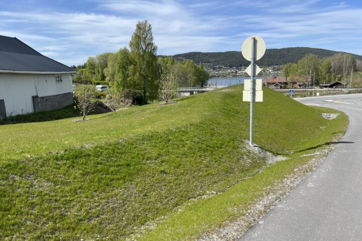 Jord som ressurs – ikke avfall: Statens vegvesen gjenbrukte dampet jord i veiprosjekt på Jevnaker
